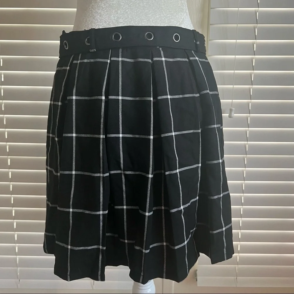 Hot Topic Sz Large Pleated Plaid Black White Skater School Skirt Belted Waist